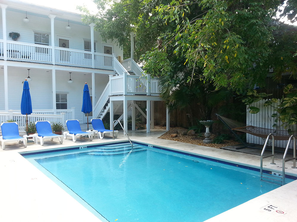 Casa 325 pool view