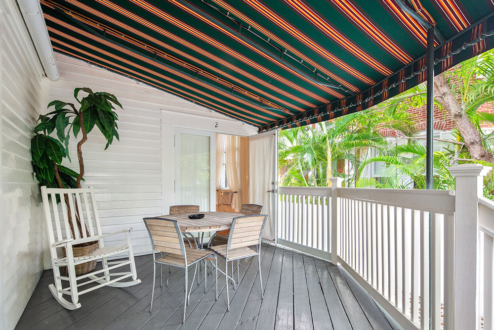 Casa 325 covered porch